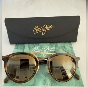 ✨NEW WITH CASE✨ Maui Jim SUNNY DAYS Sunglasses.